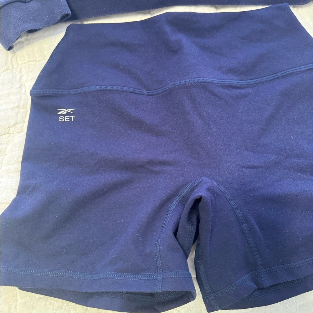 Set x Reebok collab 1/4 zip and bike shorts - Picture 2 of 5